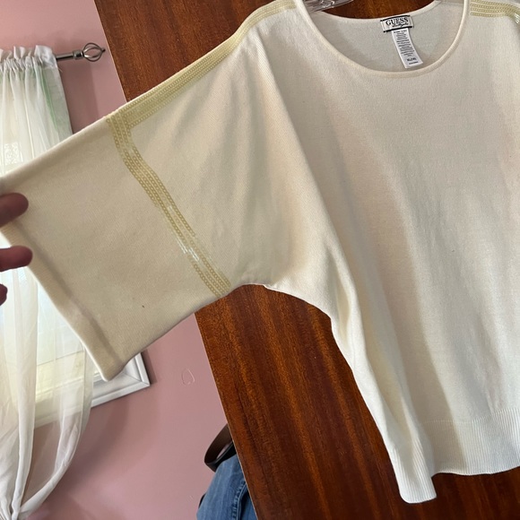 Guess Sweater New with out tags - Picture 6 of 8